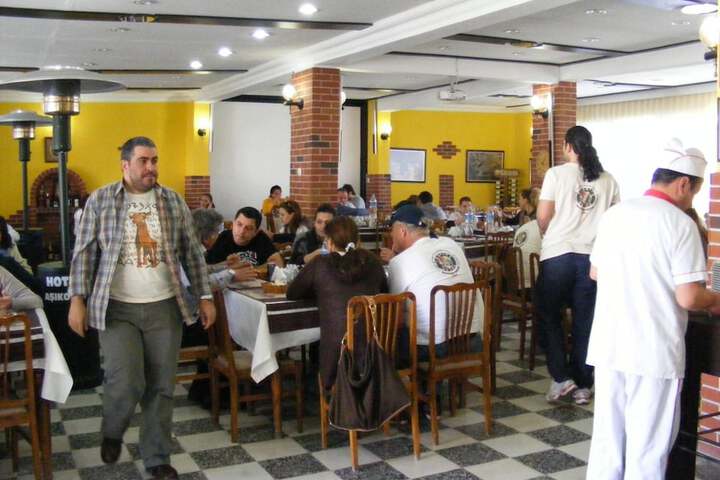 Dining 16 of 44