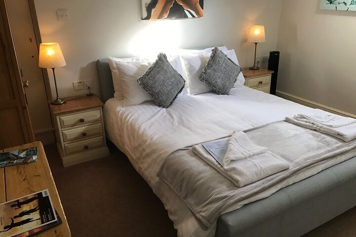 Room 4 of 27
