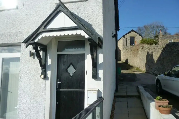 1 Saron Cottages