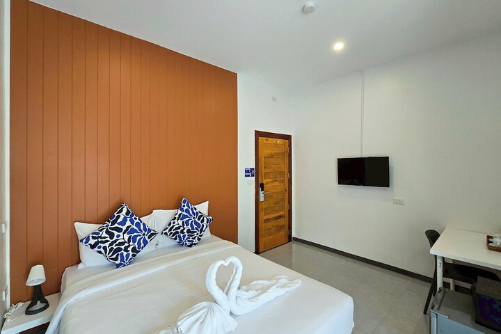 Room 33 of 100