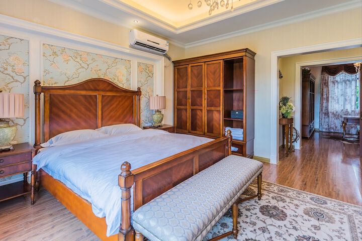 Room 18 of 19