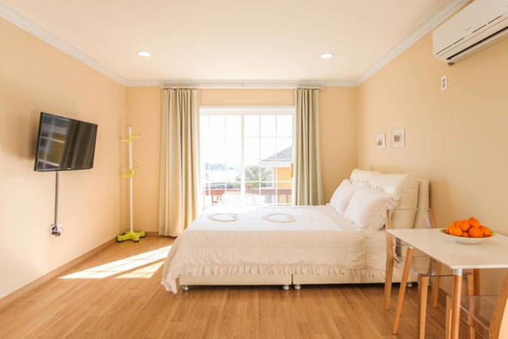 Room 4 of 73