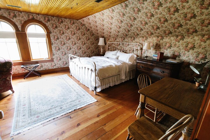 Room 5 of 46