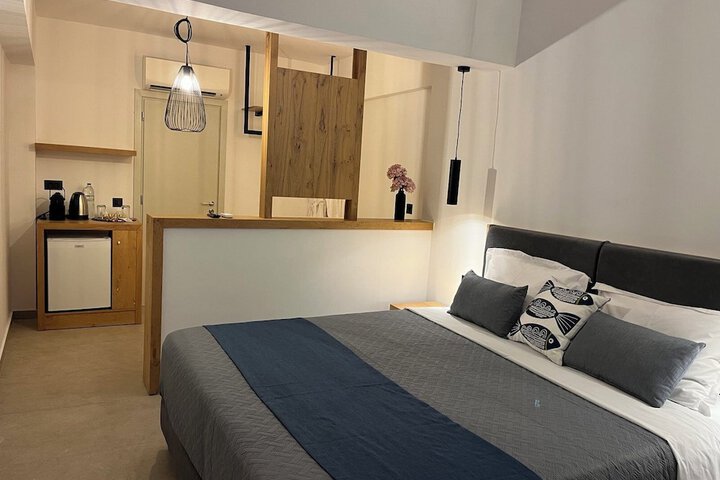 Room 13 of 33