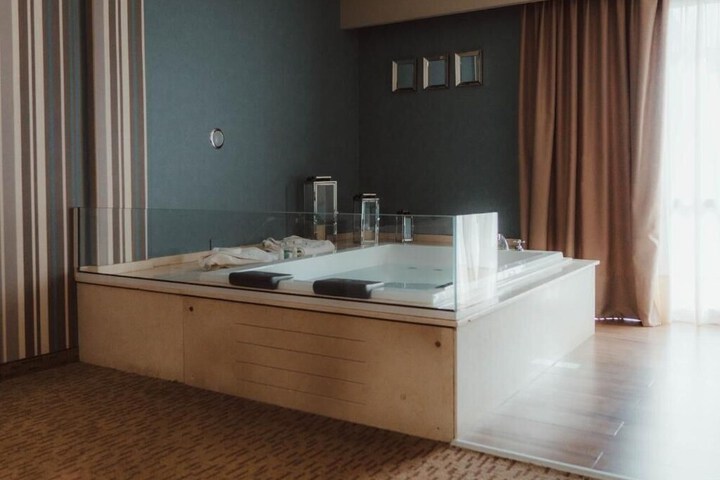 Room 14 of 32