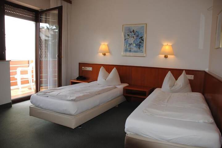Room 3 of 32