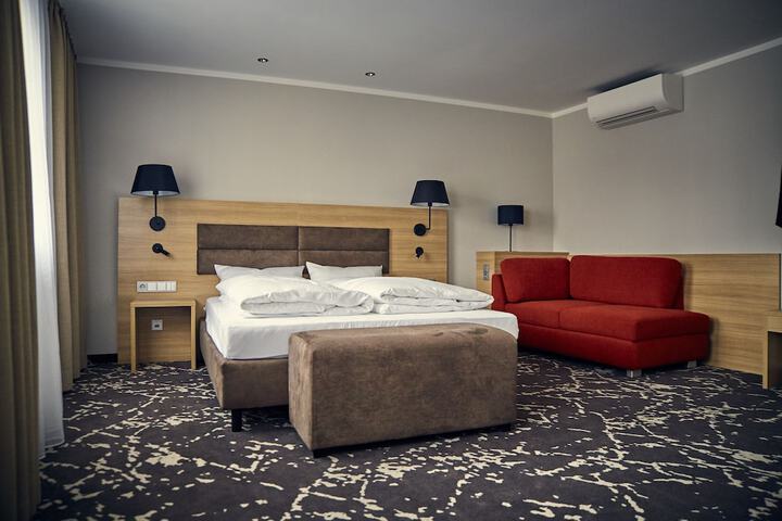 Room 6 of 38