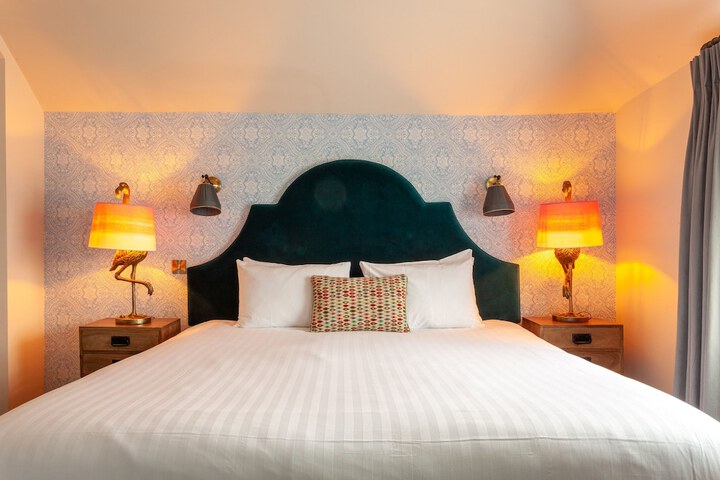 Room 34 of 122