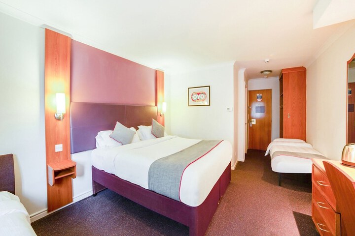 Room 35 of 68