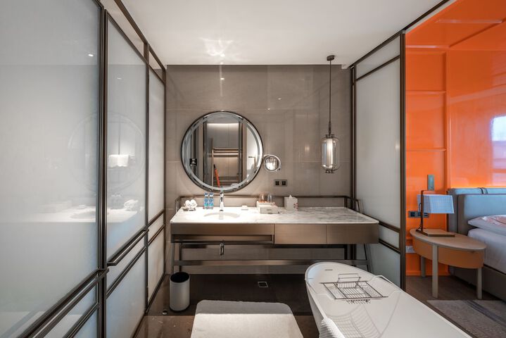 Room 12 of 82