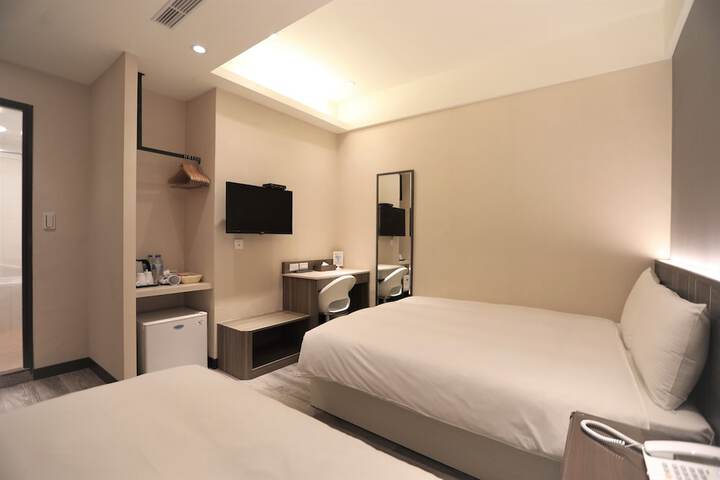 Room 33 of 79