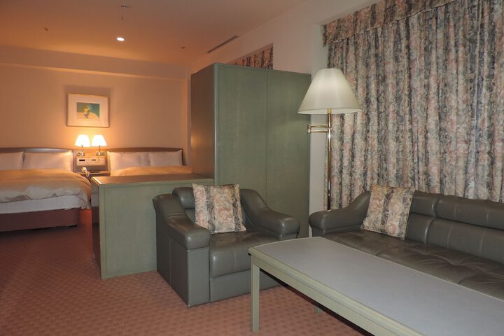 Room 13 of 116