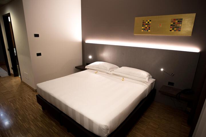 Room 1 of 9