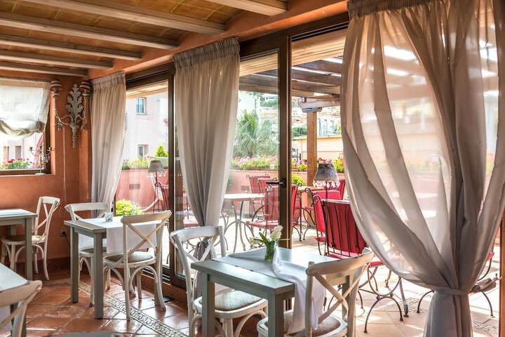 Breakfast area