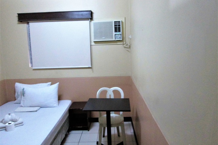 Room 4 of 42