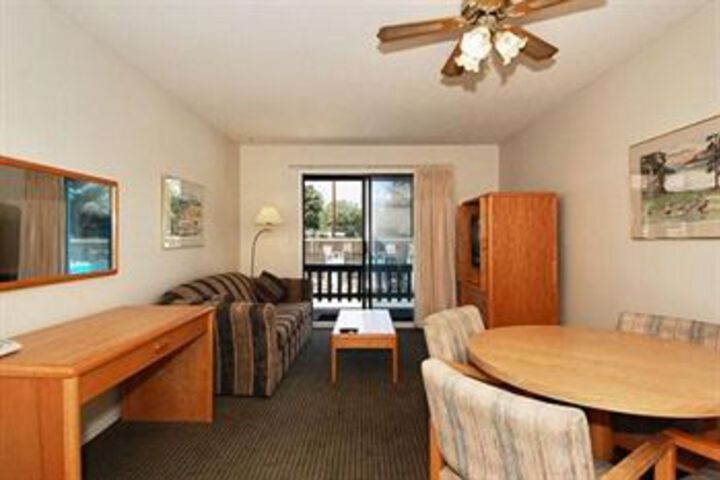 Room 5 of 8