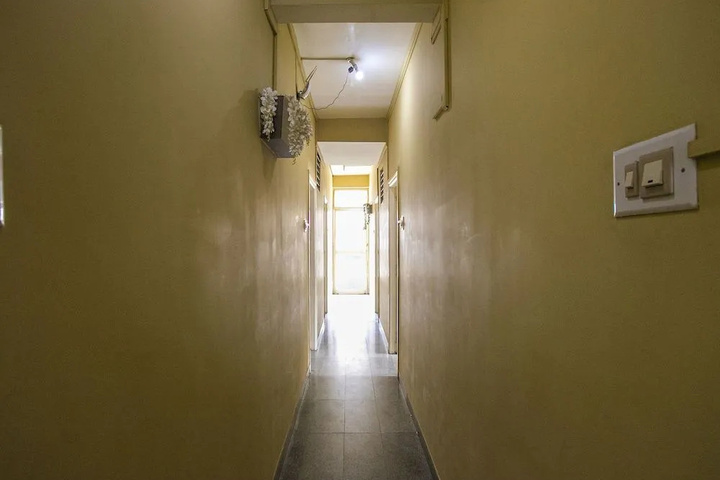 Room 9 of 12