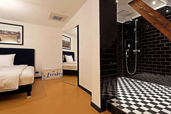 Room 18 of 79