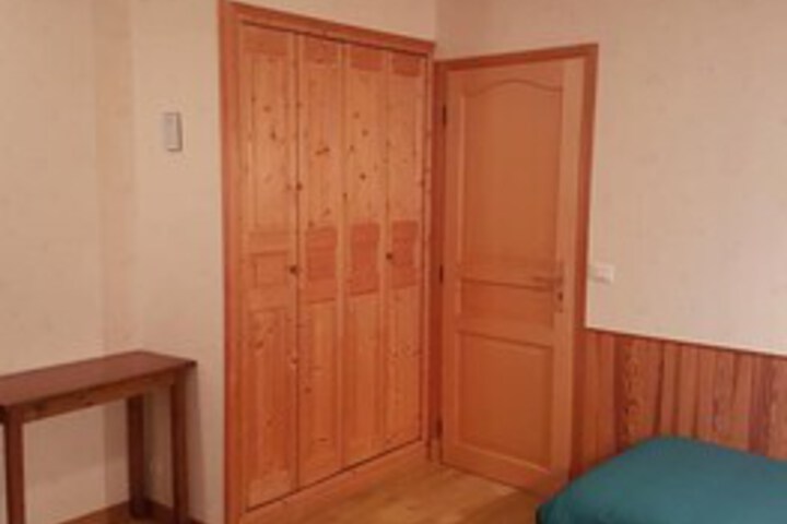 Room 10 of 13