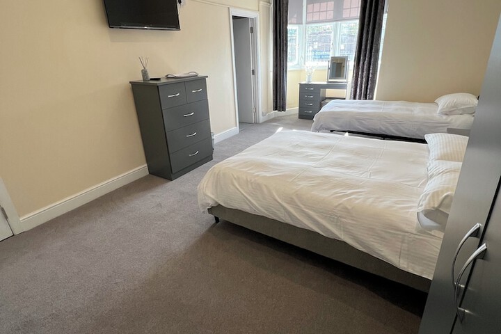 Room 5 of 14