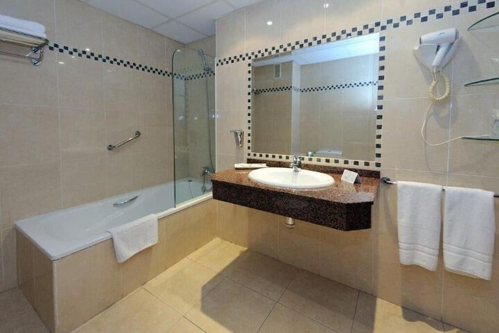 Room 13 of 22