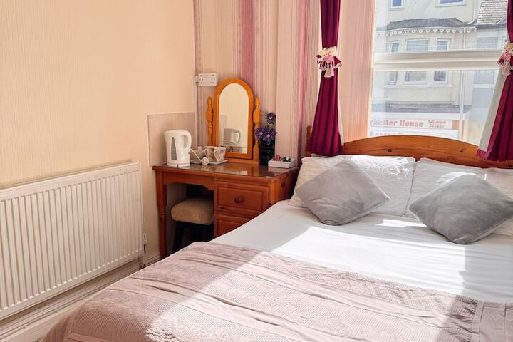 Room 6 of 44