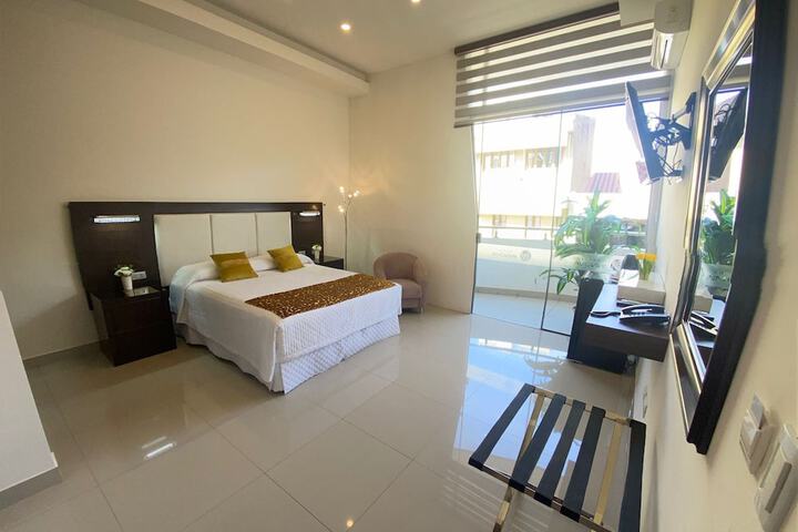 Room 4 of 9