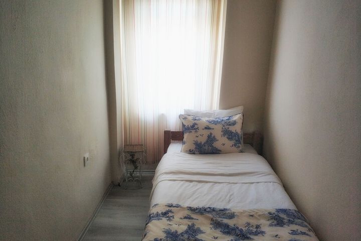 Room 9 of 22