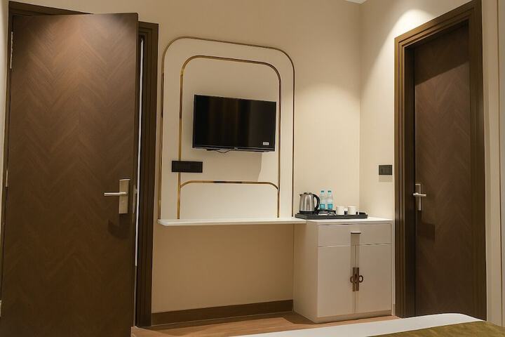 Room 5 of 10