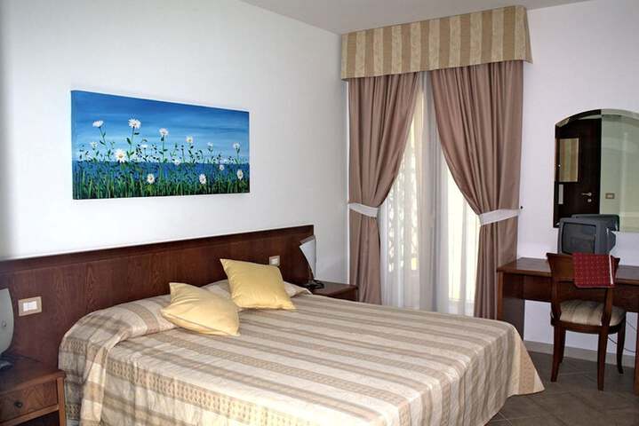 Room 6 of 39