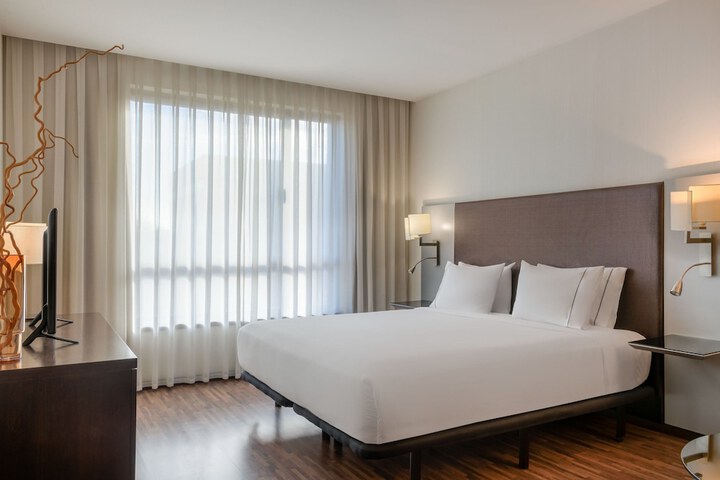 Room 25 of 65