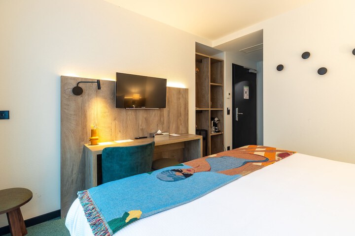 Room 13 of 45