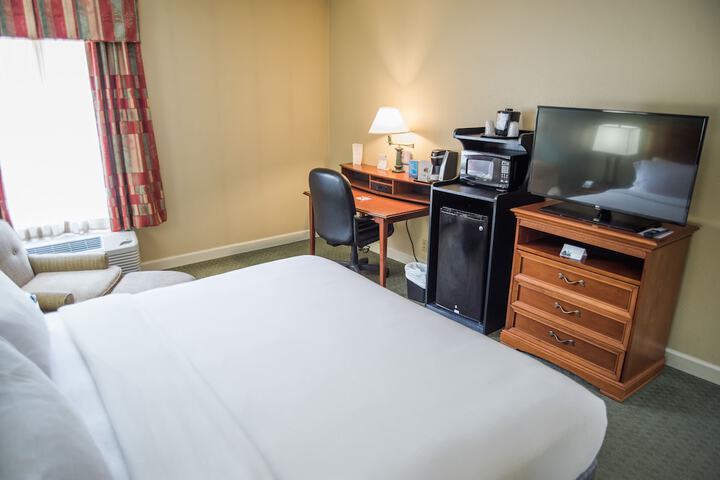1 King Bed (1 of 12)
