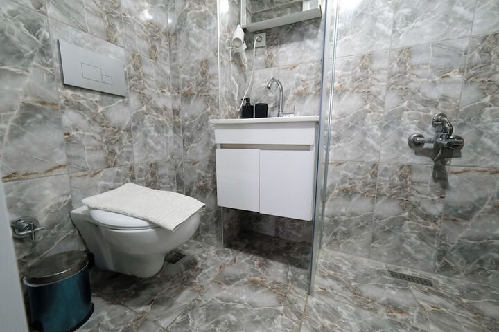 Room 42 of 121