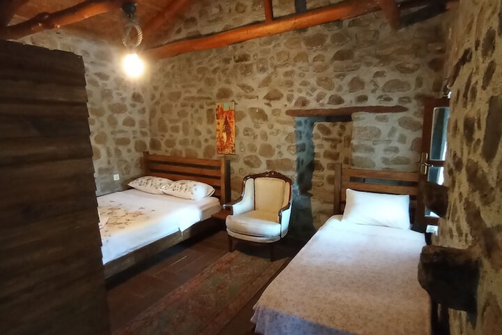 Room 9 of 37