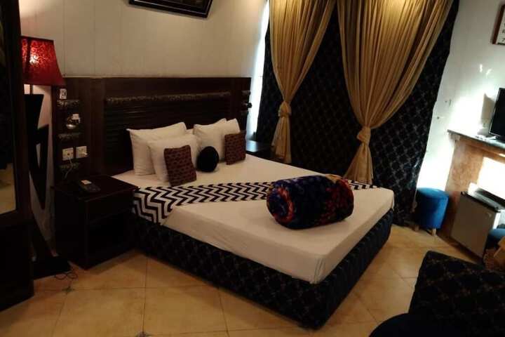 Room 18 of 39