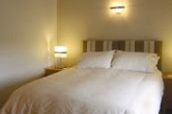 Room 3 of 8