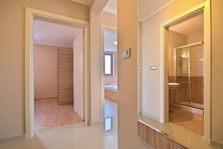 Room 12 of 21