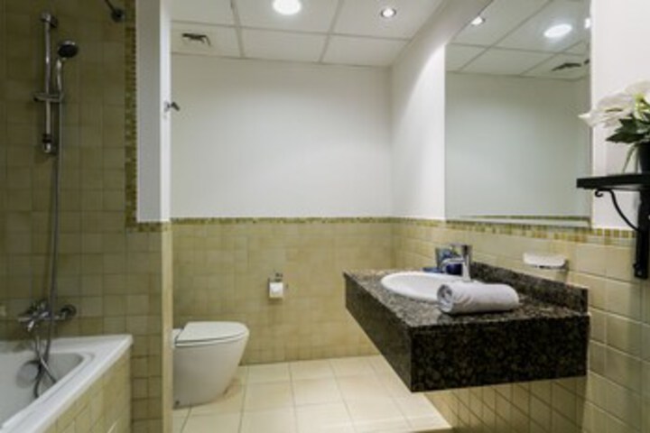 Room 6 of 28