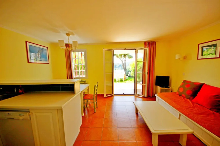 Room 4 of 16