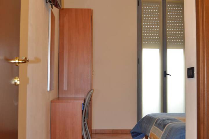Room 15 of 37