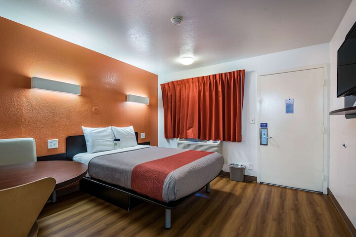 Room 16 of 75