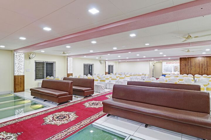 Ballroom/Hall 27 of 34
