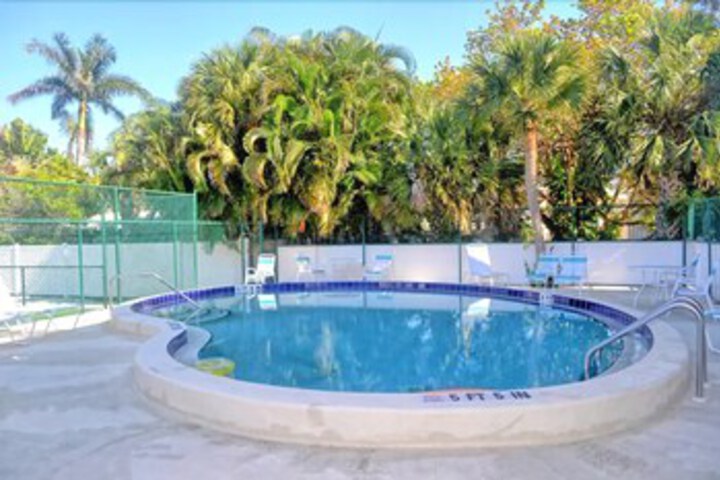 Pool 10 of 19