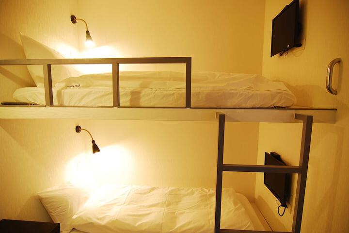 Room 5 of 47