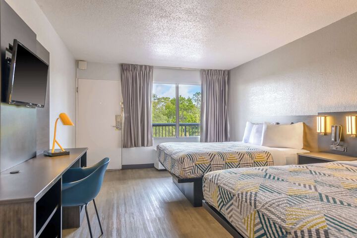Room 15 of 33