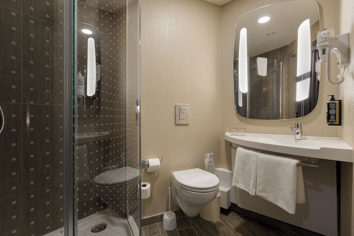 Room 30 of 47