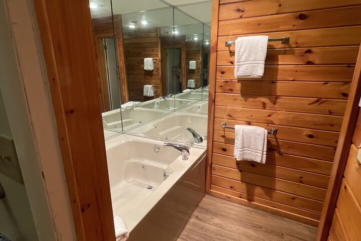 Hot Tub 10 of 15