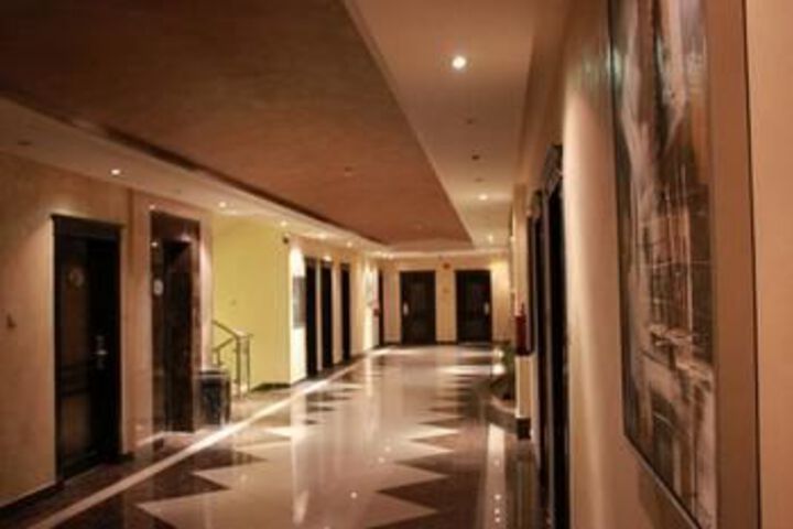 Ballroom/Hall 11 of 16