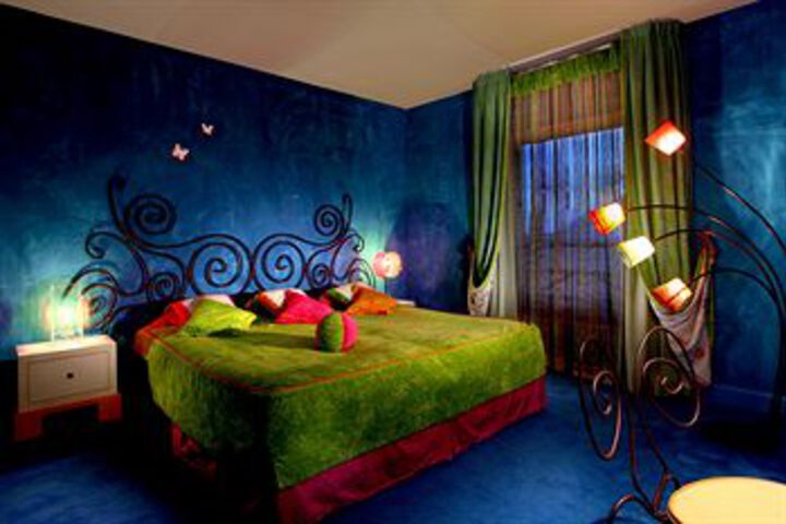 Room 7 of 28